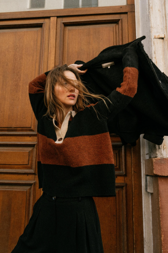 Tinsels-wintercollectie 2025- gebreide pullover in zwart met bruin