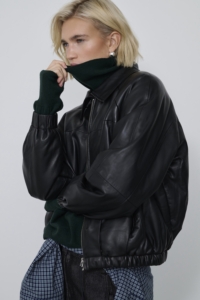 my essential wardrobe-collectie zomer 2026 - zwart bomber jack my essential wardrobe-collectie zomer 2026 - zwart bomber jack